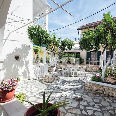Appartement The Orange Garden à Kassiopi Extérieur photo