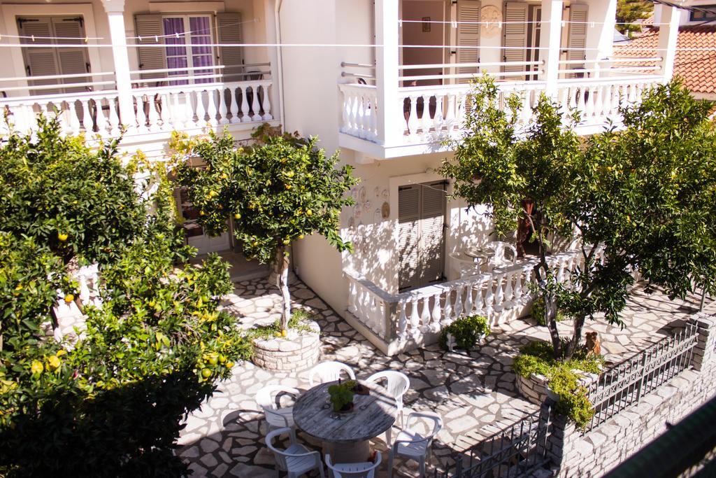 Appartement The Orange Garden à Kassiopi Extérieur photo