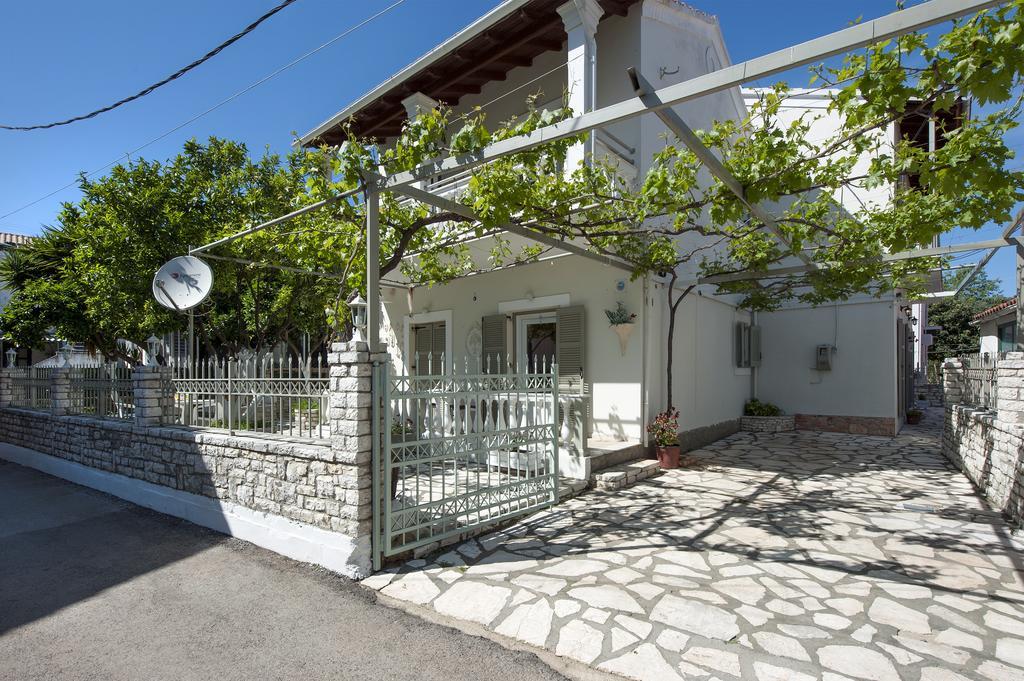 Appartement The Orange Garden à Kassiopi Extérieur photo